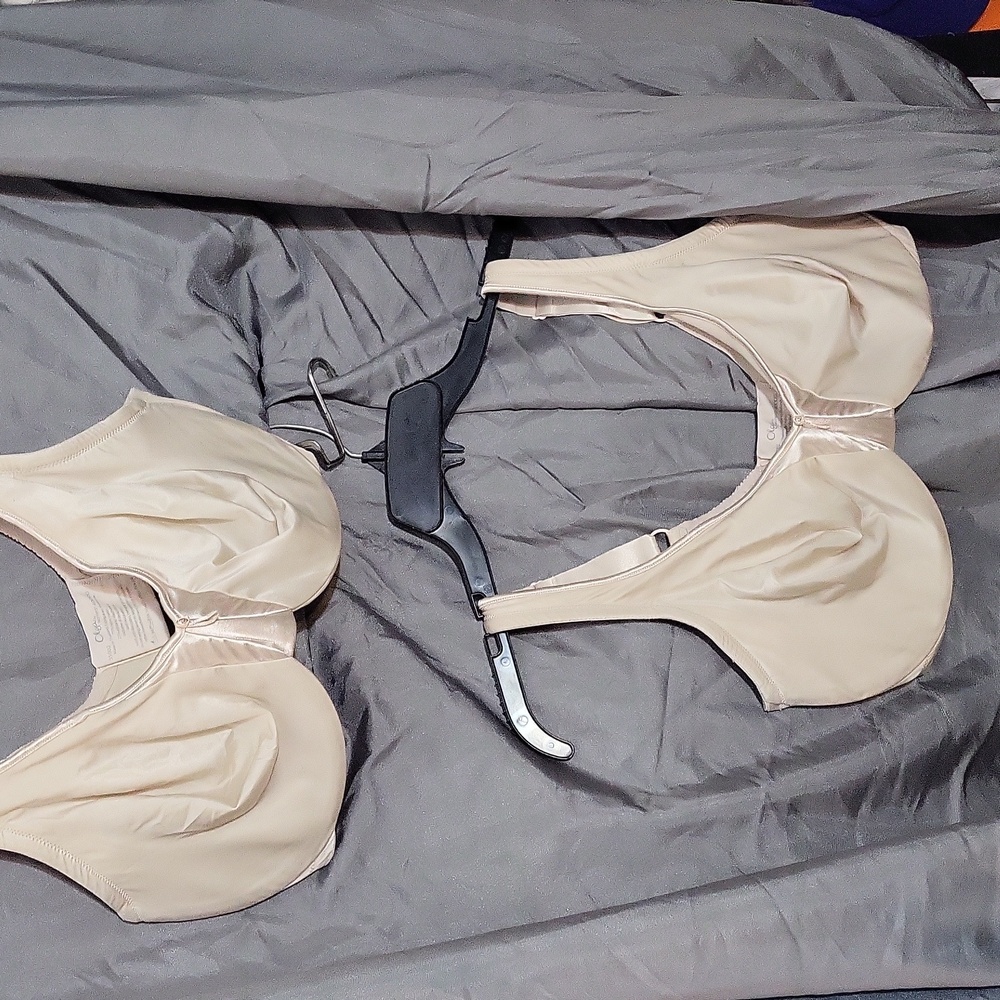 2 pieces Warners, OLGA bra, size 40DDD.